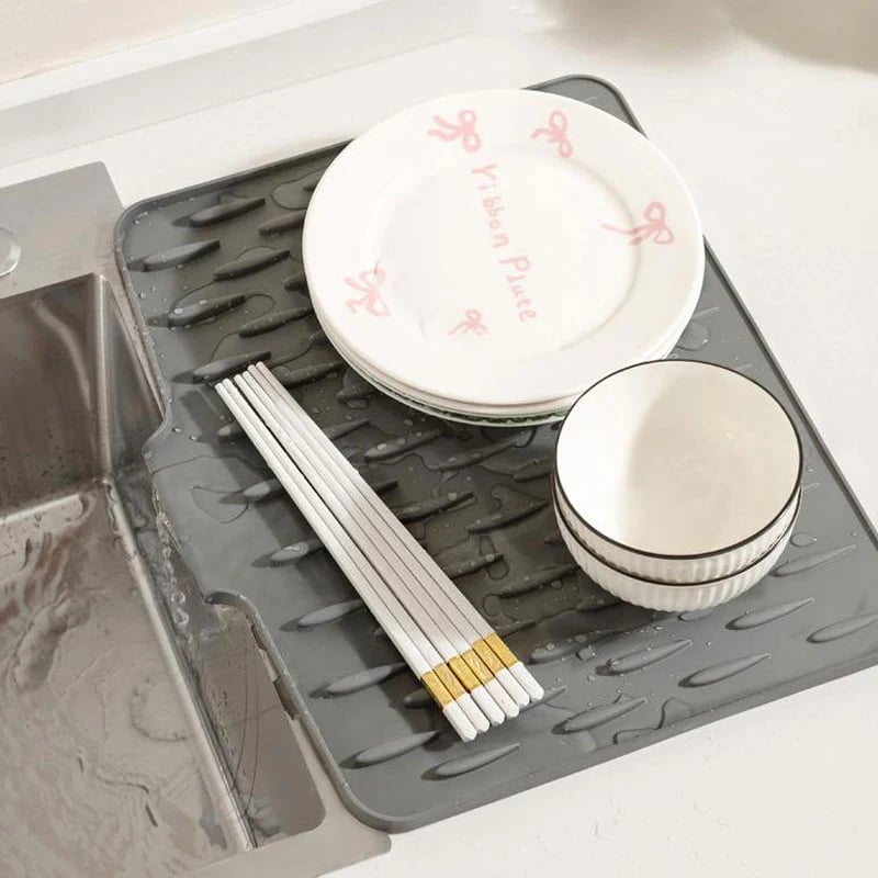 Non-Spill Silicone Worktop Saver – Heat-Resistant & Non-Slip Mat for Drip-Free Drying