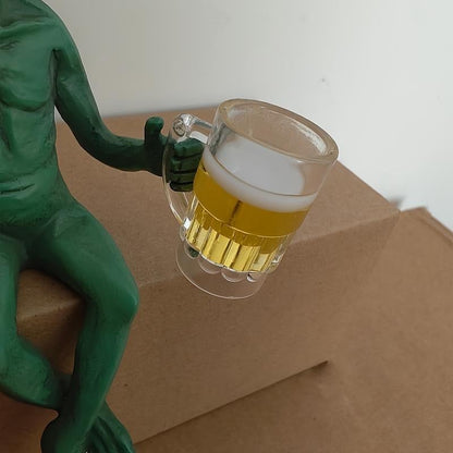 Alien Design Beer Drinking Statue, 1 Box Fun & Humorous Outer Space Room Decor, Alien Figurine with Beer Mug, Decorative Figurines Ideal Gift for Sci-Fi Fans