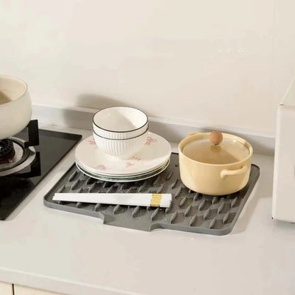 Non-Spill Silicone Worktop Saver – Heat-Resistant & Non-Slip Mat for Drip-Free Drying