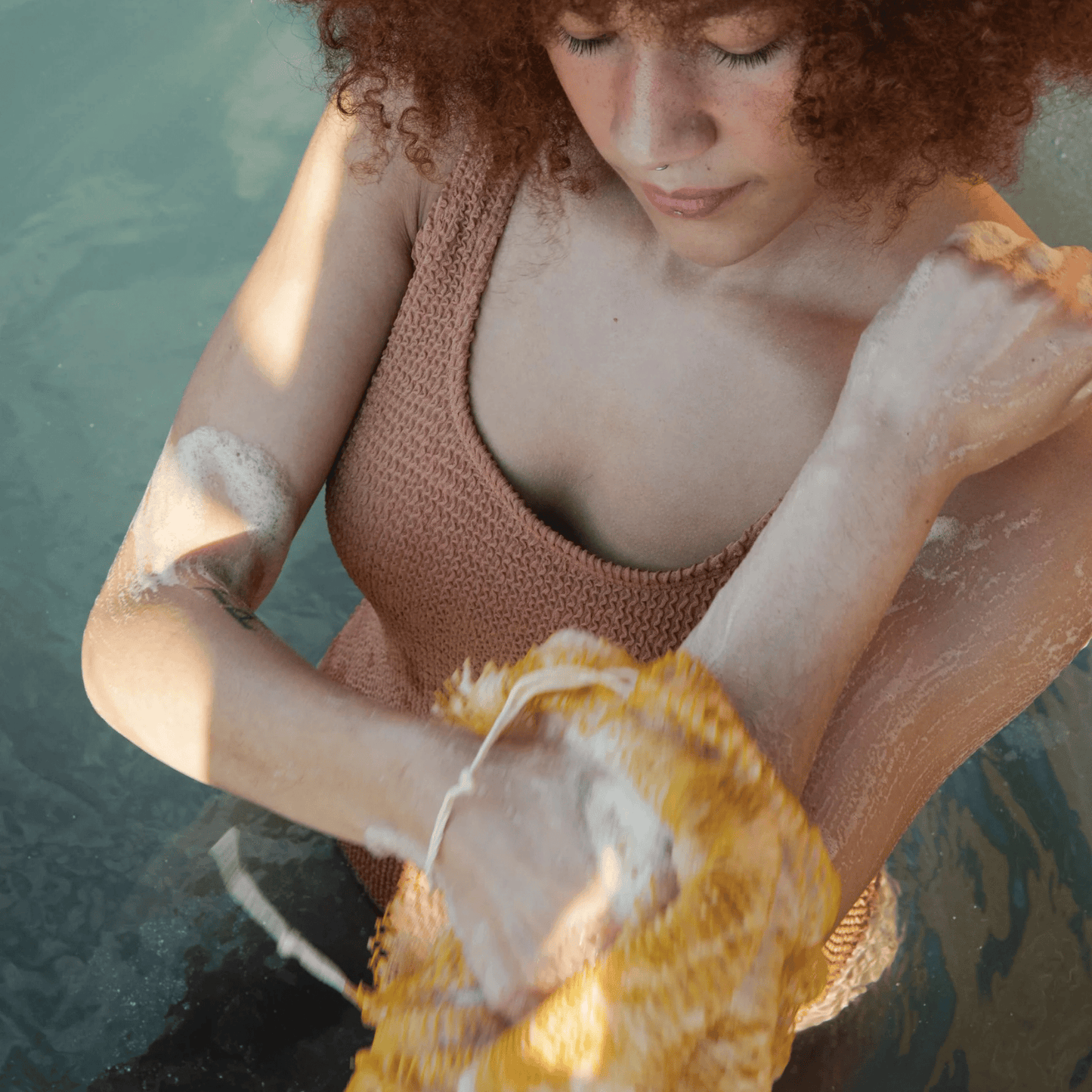 48% OFF 🔥✨ Exfoliating Net Sponge(with Lemon Turmeric & Kojic Acid Brighetning Soap )