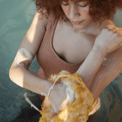 48% OFF 🔥✨ Exfoliating Net Sponge(with Lemon Turmeric & Kojic Acid Brighetning Soap )
